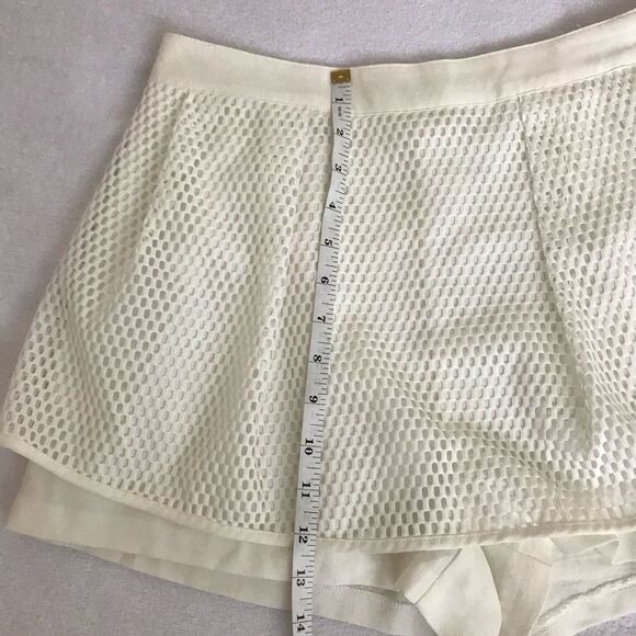 J.O.A Los Angeles White Shorts Net Outer Style Medium - Picture 12 of 12